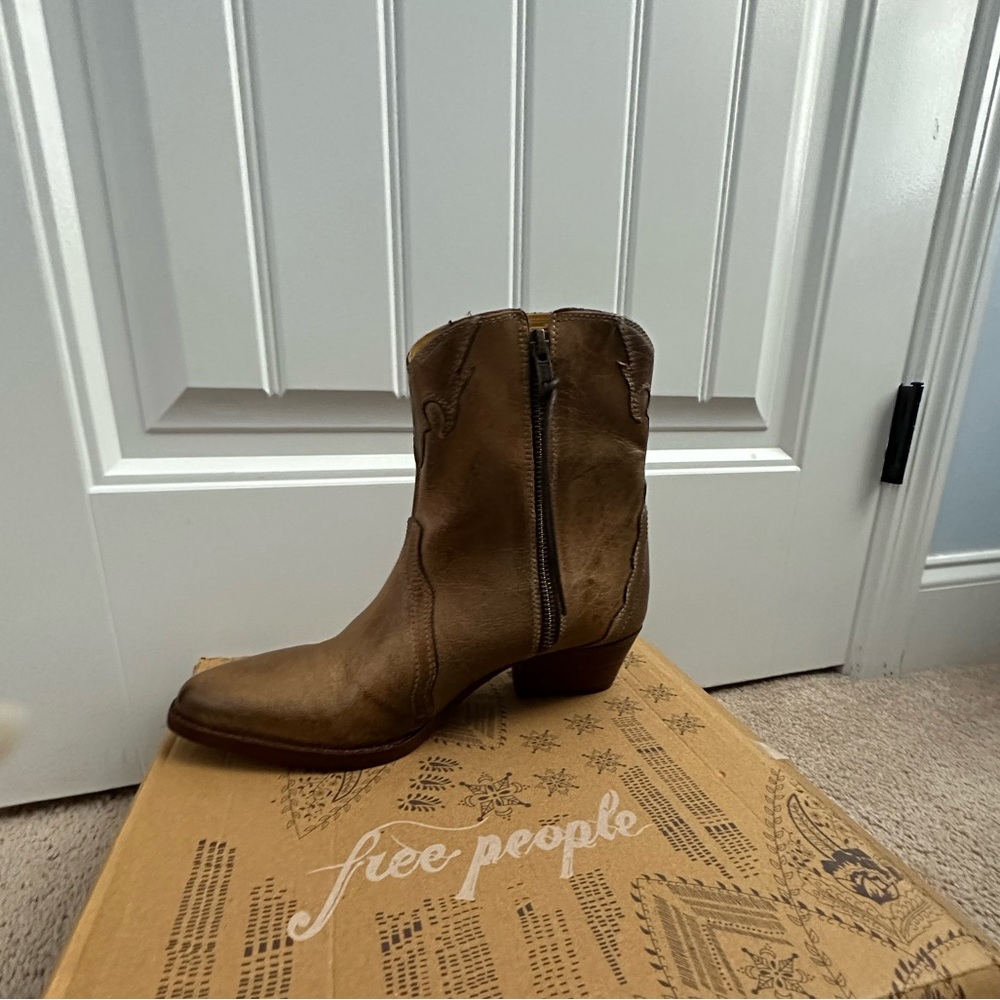 Free People New Frontier Western Boot Distressed Tan US 8 / EU 38